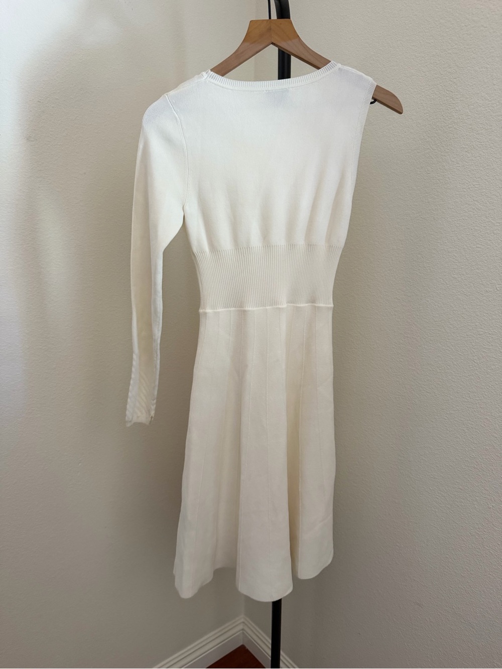 Cream One-Shoulder Long-Sleeve Pleated Dress - Picture 5 of 5